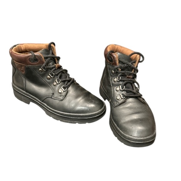 Women's Black Timberland Leather Boots, Size 7.5M.‎ Preowned in good condition. - Picture 1 of 8